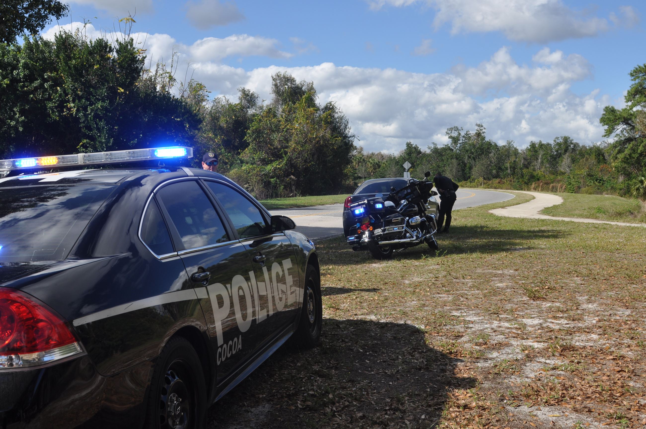 Photo of officers conducting a traffic stop.
